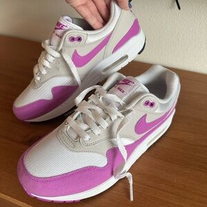 NEVER WORN. Size 10 pink & grey Nike Air Max.
